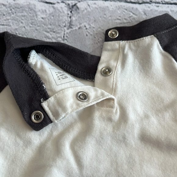 Baby Gap bundle 0-3m (ivory organically grown cotton one piece pyjama & outfit) - Picture 7 of 12